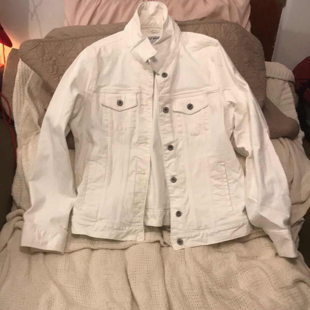 Old navy white denim Jean jacket for woman.